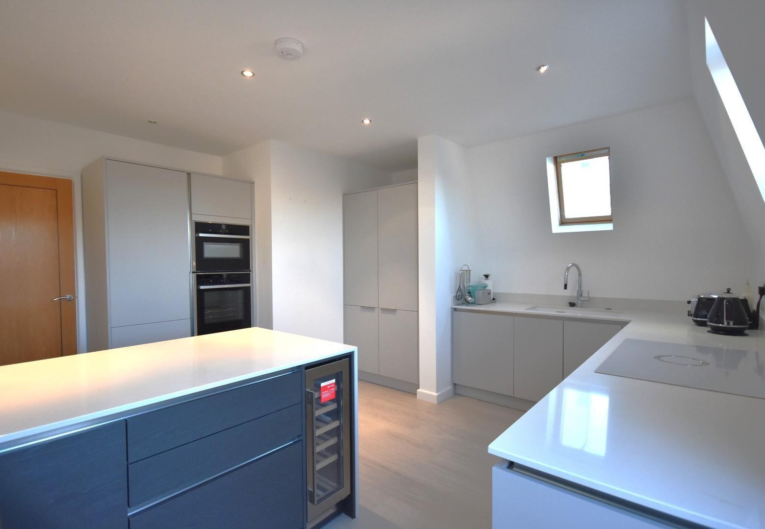 14 Bron Y Glyn Apartments, 18 Bridgeman Road, Penarth, CF64 3AW